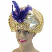 Gouden tulband met paarse veer