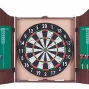 Dartbord in cabinet met 6 dartpijlen