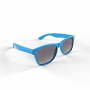 Trendy lichtblauw montuur zonnebril