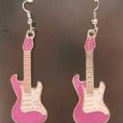 Stoere gitaar oorbellen roze