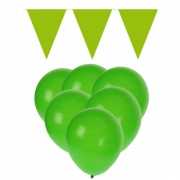 Decoratie groen 15 ballonnen met 2 vlaggenlijnen